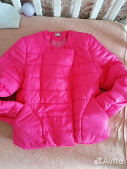 Яркая куртка