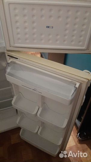 Холодильник vestel