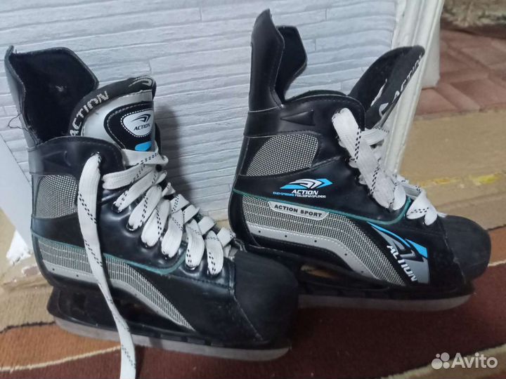 Коньки хоккейные