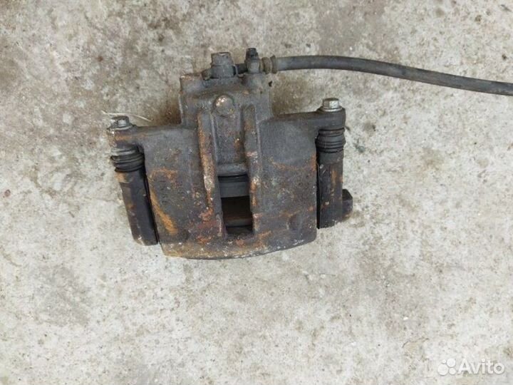 Суппорт тормозной передний левый Toyota Corolla