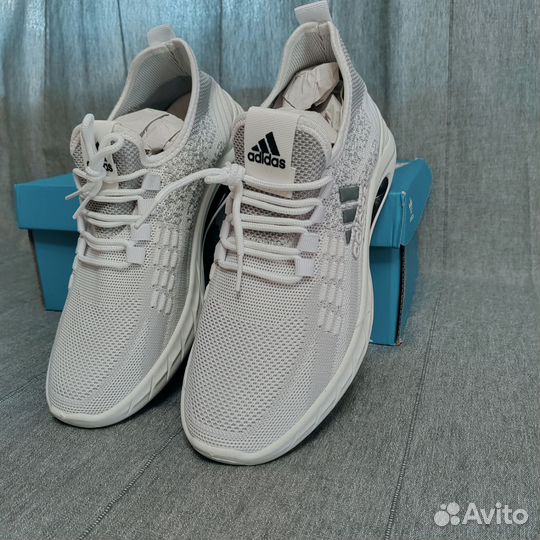 Кроссовки adidas белые