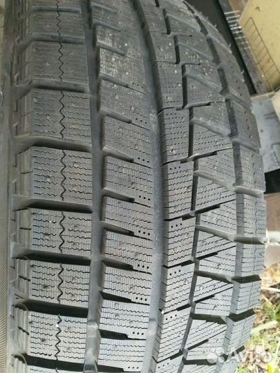 Bridgestone Blizzak Revo GZ 215/45 R17
