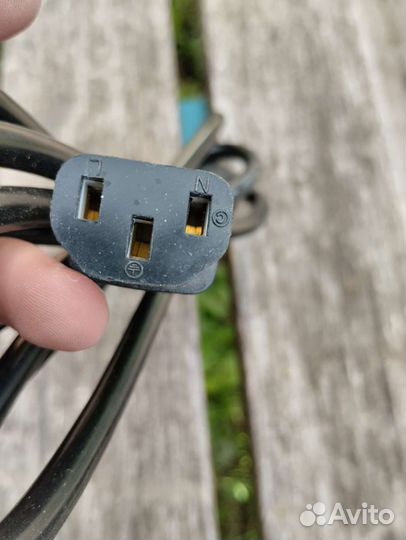 Кабель питания для компьютера или принтера черный