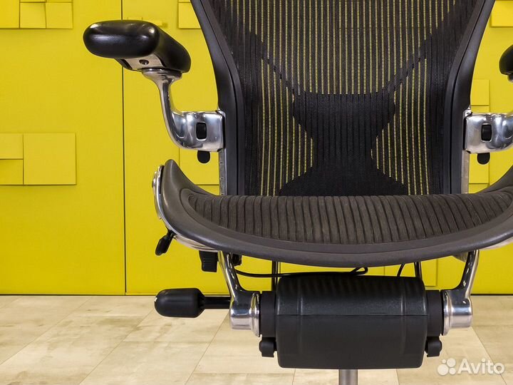 Кресло руководителя Herman Miller Aeron B США