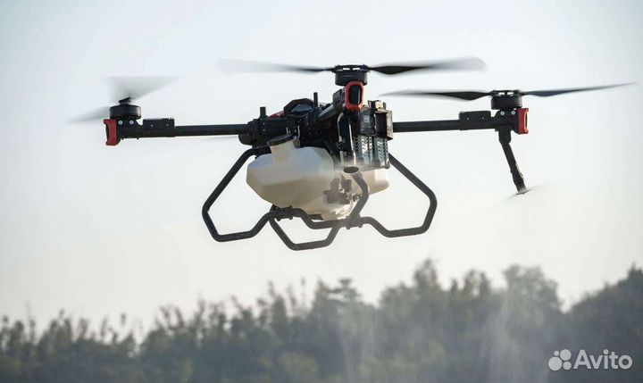 Опрыскивание полей дроном
