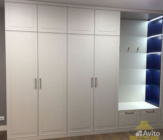 Белый шкаф