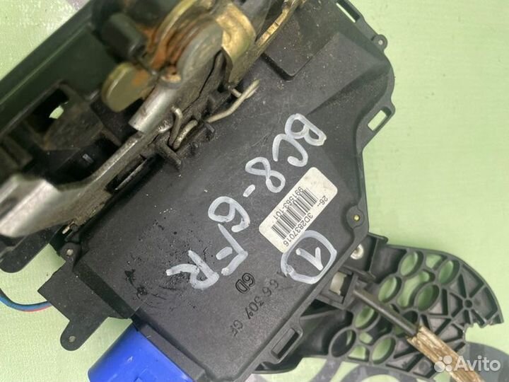 Замок передний правый Volkswagen Touareg 7L дорест