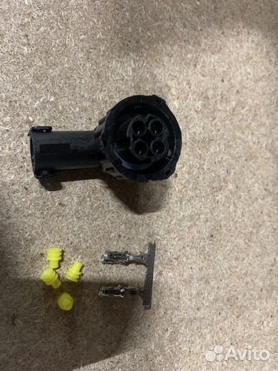 Фишка Mercedes, круглая (угловая) 330127UG