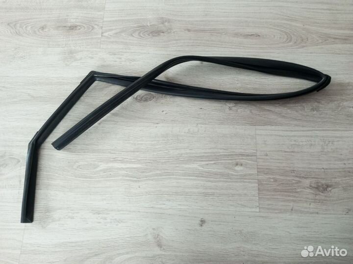 Уплотнитель стекла задний правый внутр KIA Ceed ED