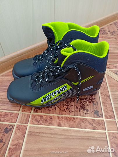 Лыжные ботинки