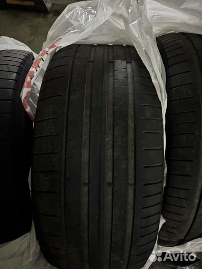 Pirelli P Zero 285/40 R22 и 325/35 R22