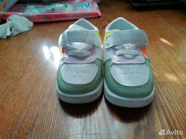 Кроссовки детские