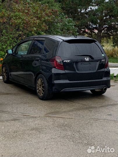 Задний фонарь левый правый Honda fit 2008-2012