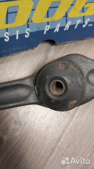 Рычаг передний правый Peugeot 309