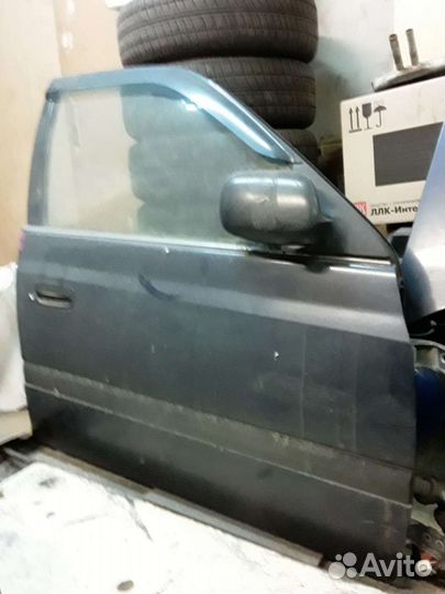 Дверь правая передняя тойота Карина