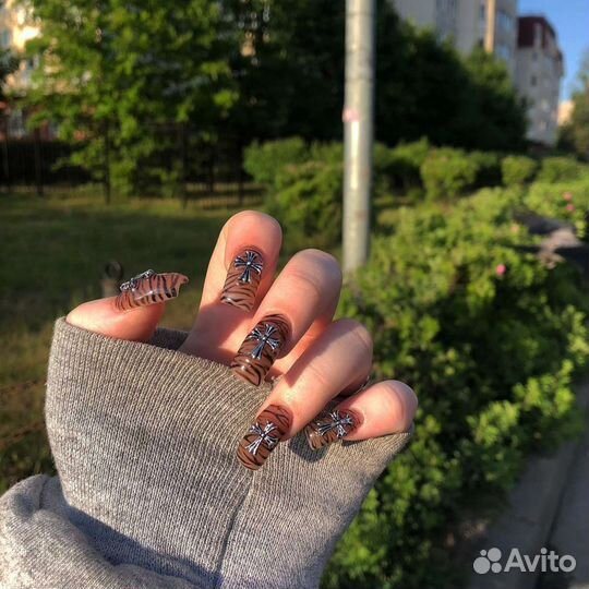 Коррекция наращённых ногтей