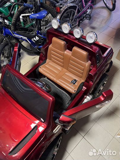 Продаю электромобиль детский