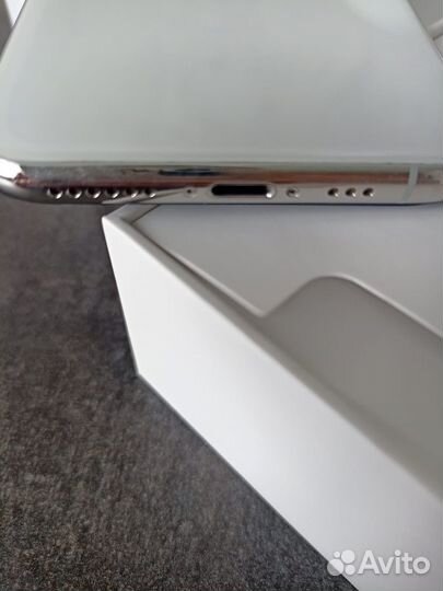 Телефон iPhone XS