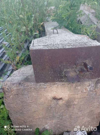 Кирпич и колонны