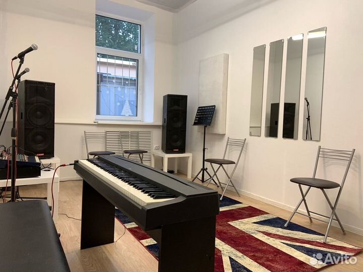 Комнаты для занятий вокалом и барабанные комнаты