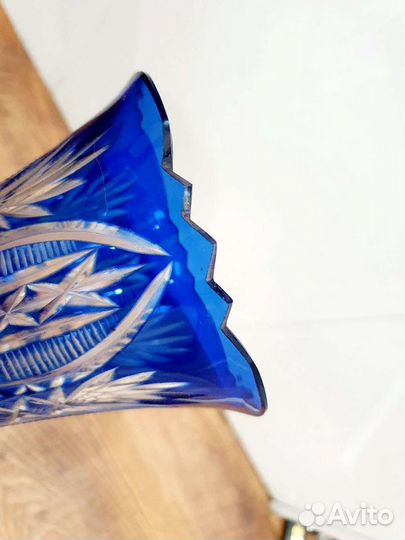 Ваза. Цветное синее кобальтовое стекло. ручная рез