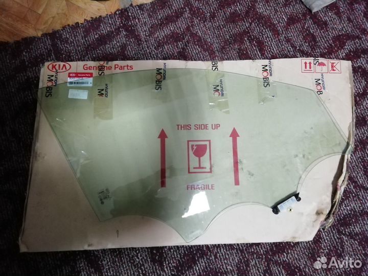 Стекло боковое переднее Sorento Prime