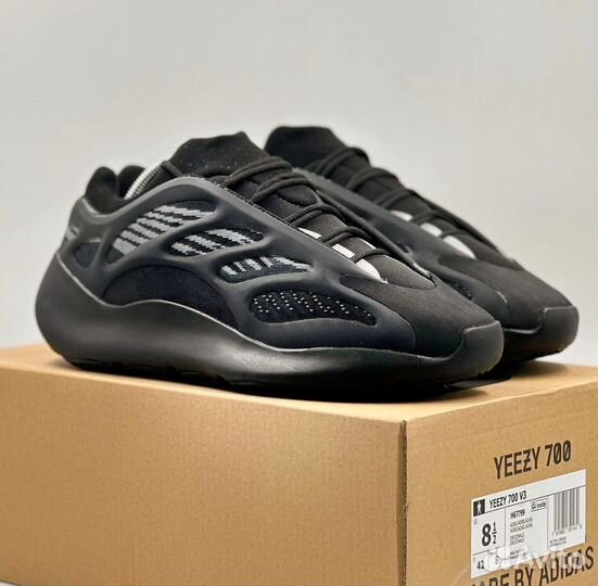 Кроссовки Adidas Yeezy Boost 700