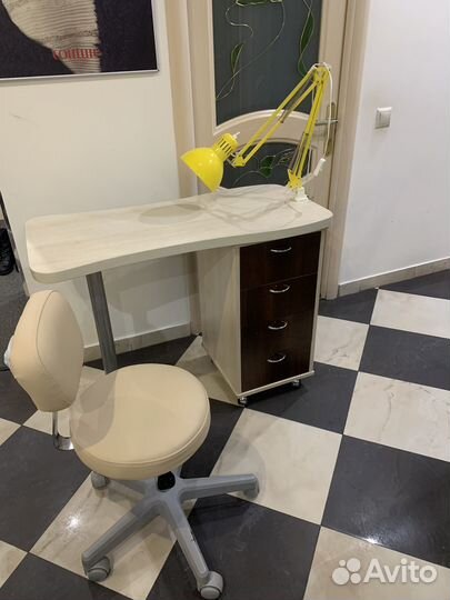 Стол маникюрный 2шт