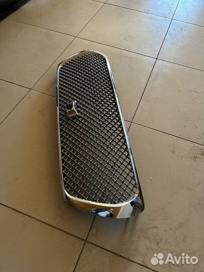 Продам решетку радиатора на Тойота Лк 200