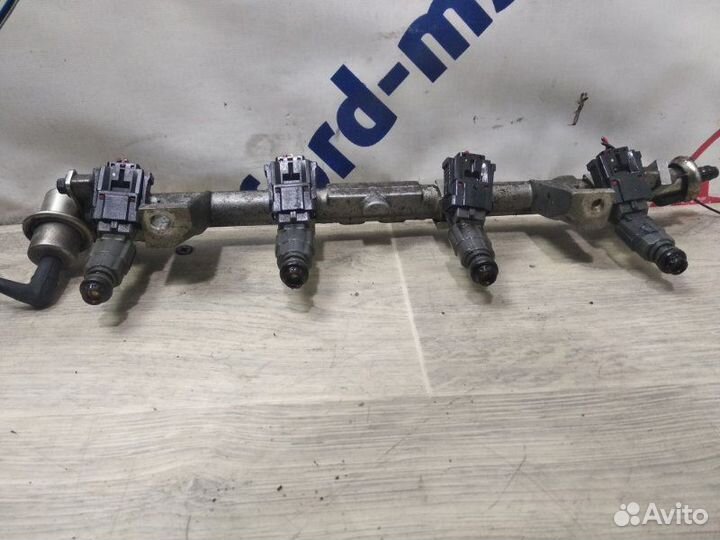 Топливная рампа Ford Escape YF 2002Г