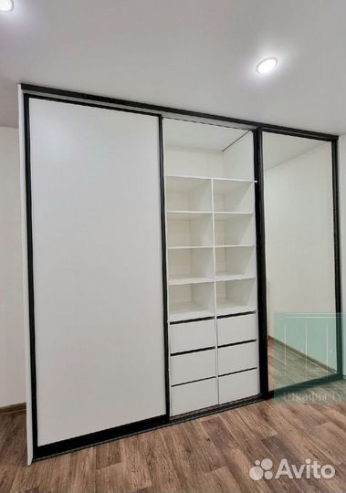 Шкаф купе с зеркалом