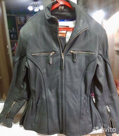 Мотокуртка кожаная женская