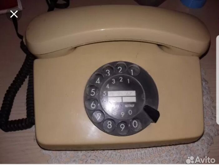 Телефон с циферблатом