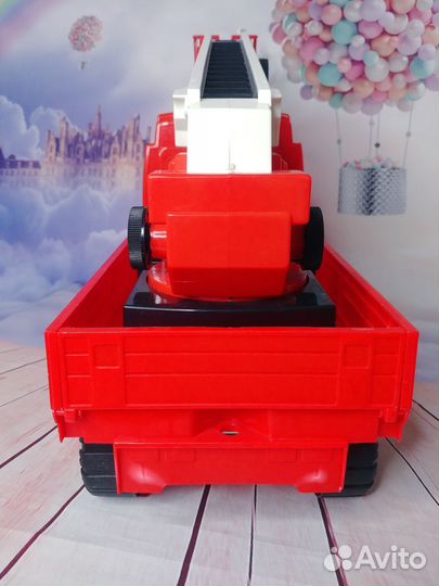 Пожарная машина с выдвижной лестницей Wader