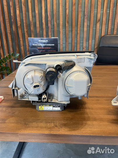 Фары передние Lexus LS400