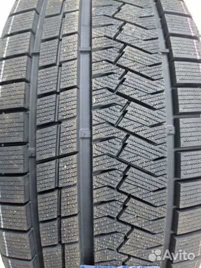 Triangle Snowlink TWT02 255/45 R18