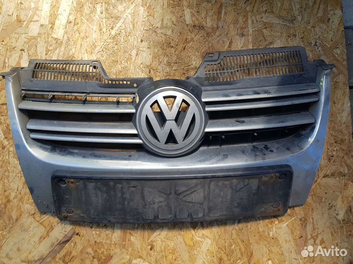 Решетка радиатора Volkswagen Jetta 5