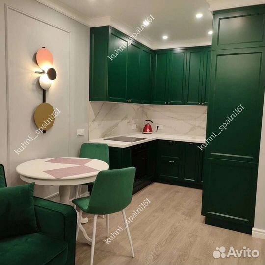 Красивая Зелёная кухня Неоклассика