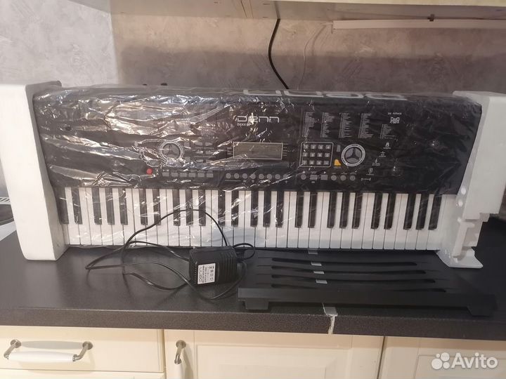 Синтезатор, цифровое пианино Denn DEK610 +ноты