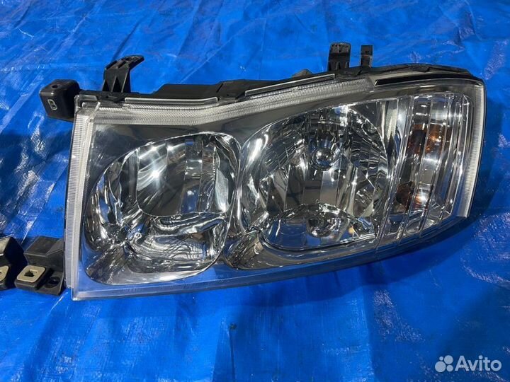 Фара Nissan Gloria HY34 VQ30DET 2004