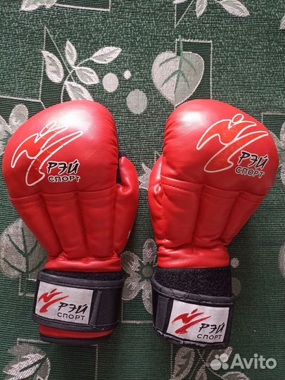 Перчатки красные для рукопашного боя. 10 унций