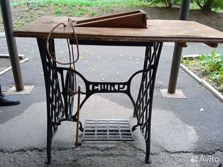 Швейная машина бу на станине СССР