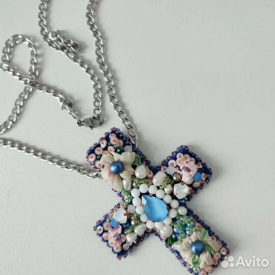 Колье с кулоном