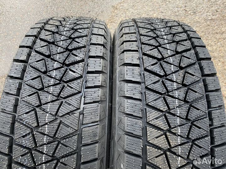 Bridgestone Blizzak DM-V2 275/50 R20 113R