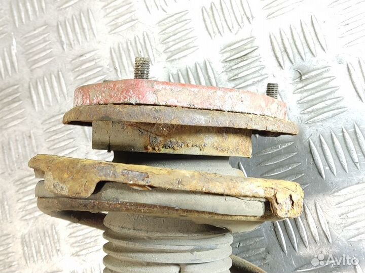 Опора переднего амортизатора Toyota Corolla e10