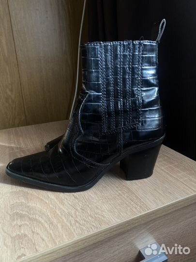 Казаки женские 38 размера осень-весна