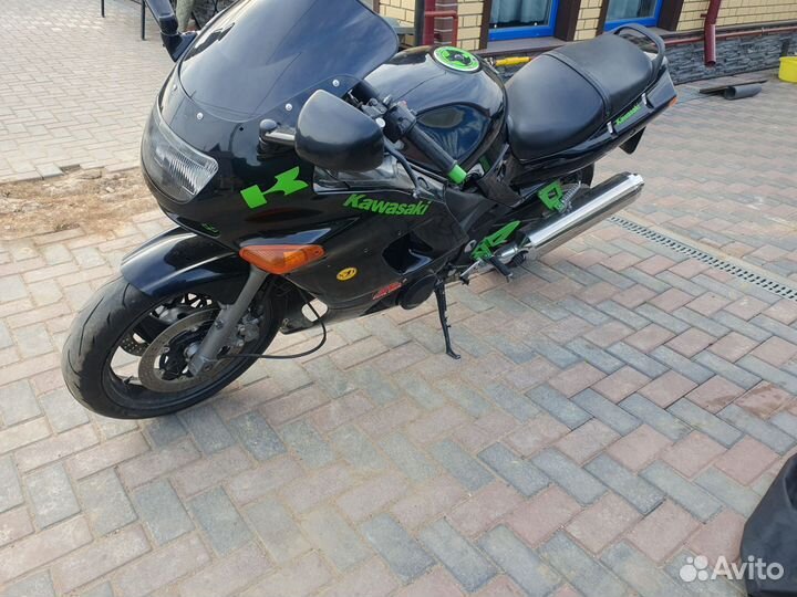 Kawasaki zzr400-2