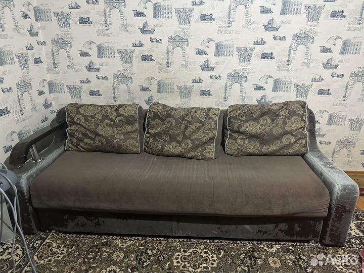 Диван