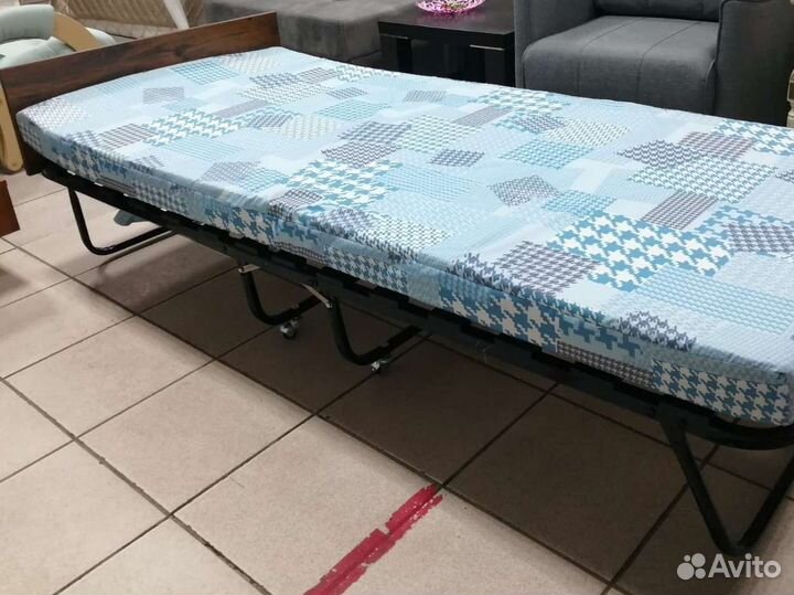 Раскладушка с матрасом