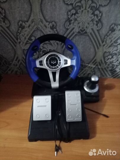 Игровой руль с педалями
